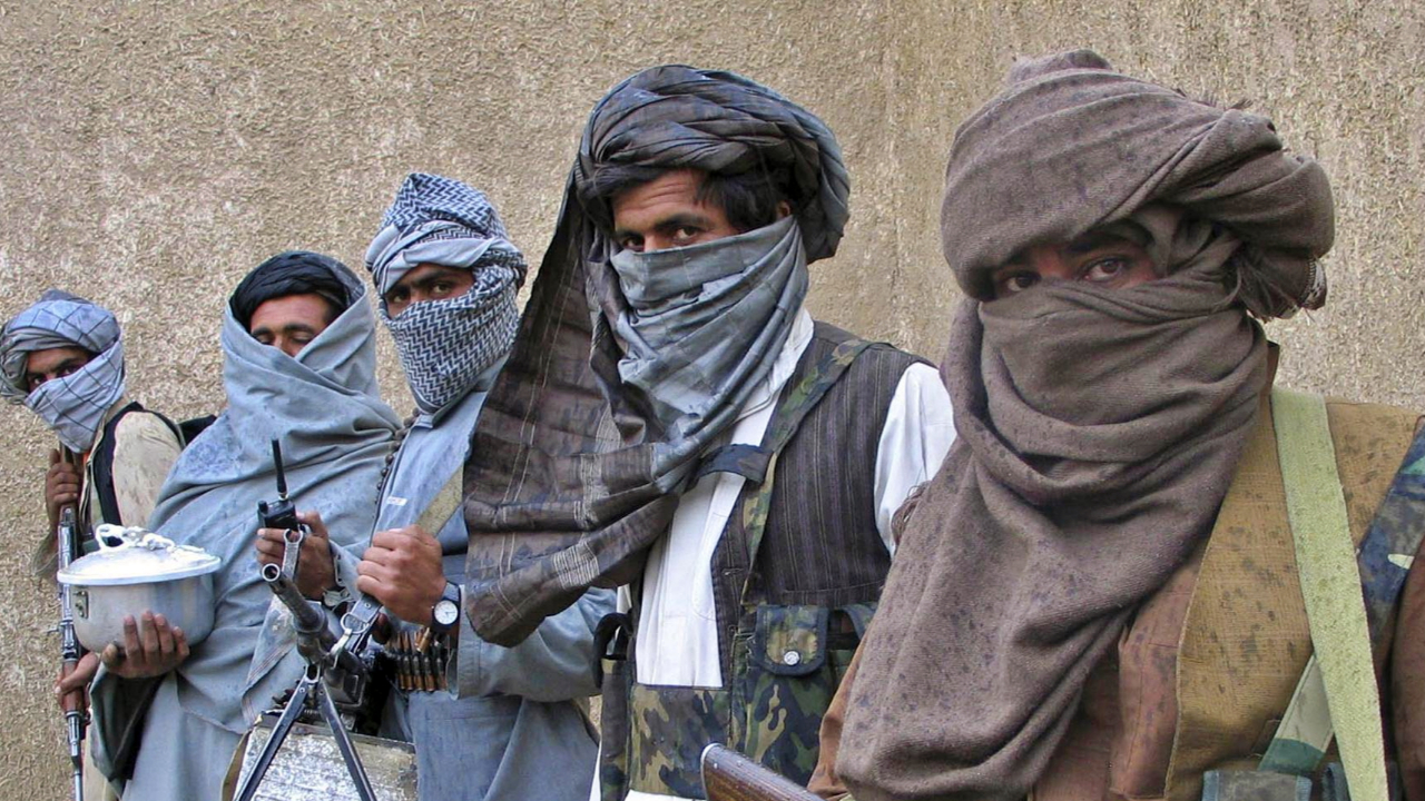Taliban hızla ilerlemeye devam ediyor: Afganistan'da 15. vilayet merkezini ele geçirdi!