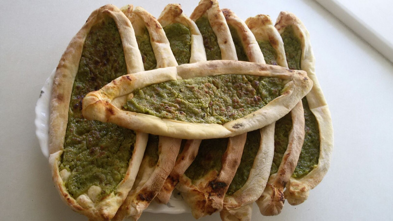 Sofrada kavga çıkaran lezzet! Şekerli Börek tarifi! Tatlı mı yemek mi siz karar verin!