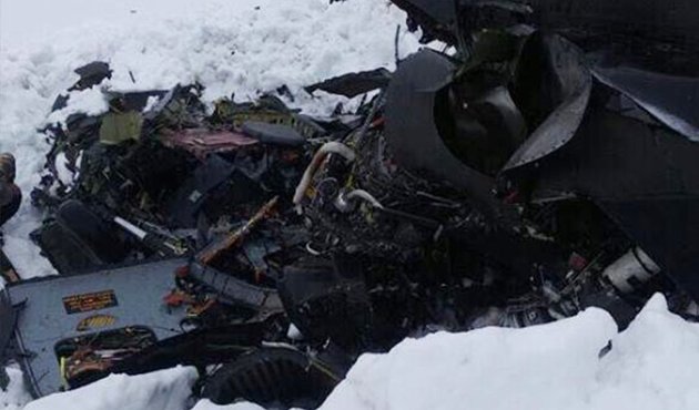 Şehitlerin naaşı helikopterle enkazdan alınıp Elazığ'a götürüldü...