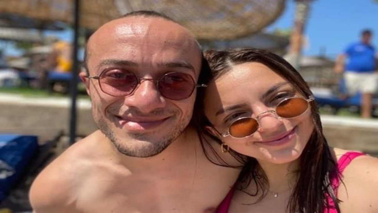 Hamza Yazıcı sevgilisi Şenay Forbes'in bikinisine olay yorum yaptı! Camdaki Kız'ın Tako'su çıldırdı!