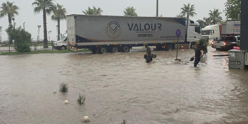 Ordu'daki Karadeniz Sahil Yolu'nda ulaşım kontrollü olarak sağlanıyor