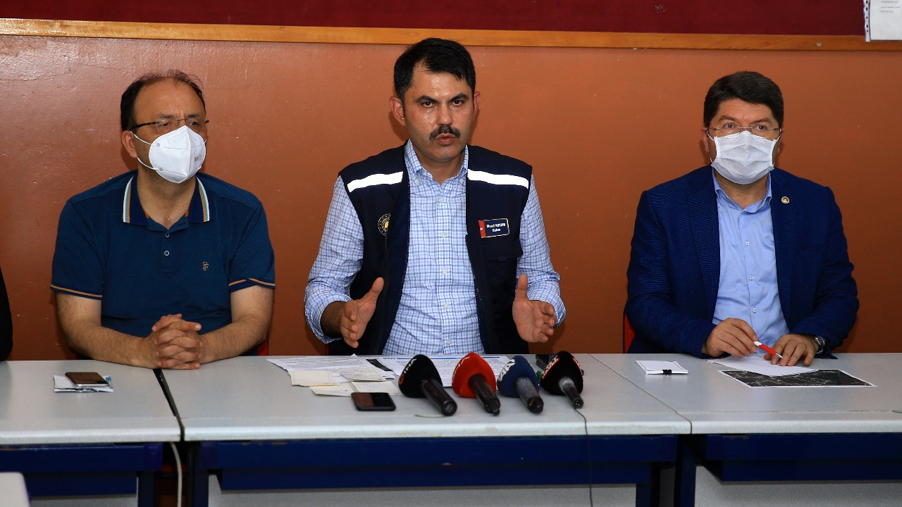 Bakan Kurum: Bartın-Karabük yolundaki hasar sabaha kadar giderilecek