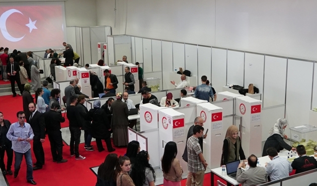 Alman medyası şimdi de evet oyu veren gurbetçiye saldırıyor!