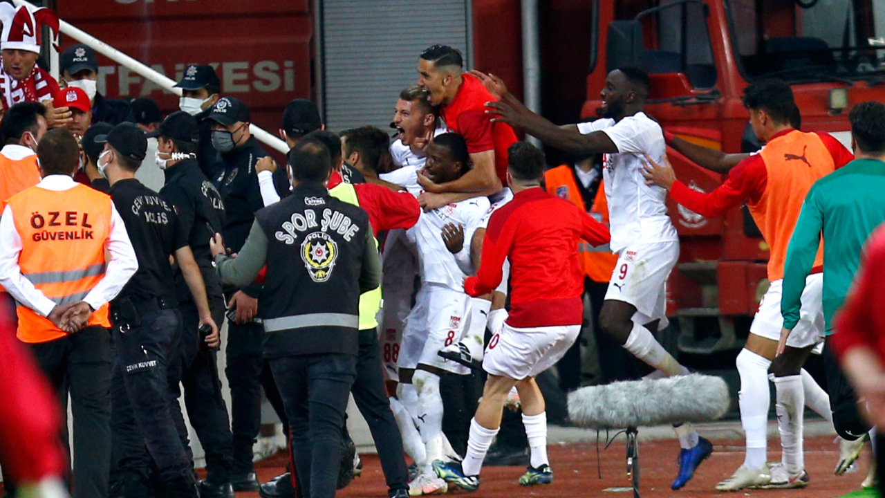Sivasspor Dinamo Batum'u da eledi... Yiğido'nun play-off turundaki rakibi Kopenhag