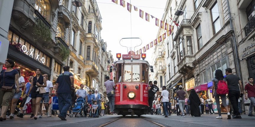 Gözler Suriyelilerin yoğun olduğu İstiklal Caddesi'nde!..
