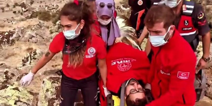 Şampiyonada korkunç kaza! Paraşütçü 100 metreden yere çakıldı