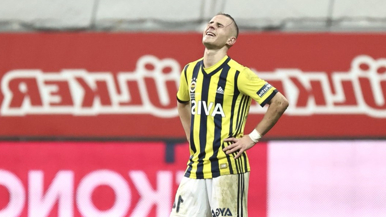 Fenerbahçe'nin Adana Demirspor kamp kadrosunda 7 isim yer almadı