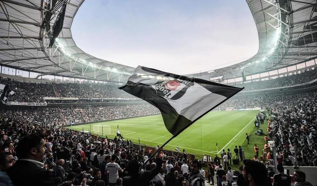 Dev kontenjan: Lyon maçında 2 bin 100 kişilik deplasman tribünü de siyah beyaz!