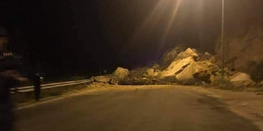 Karabük-Yenice karayolunda heyelan! Ulaşım çift taraflı kapandı
