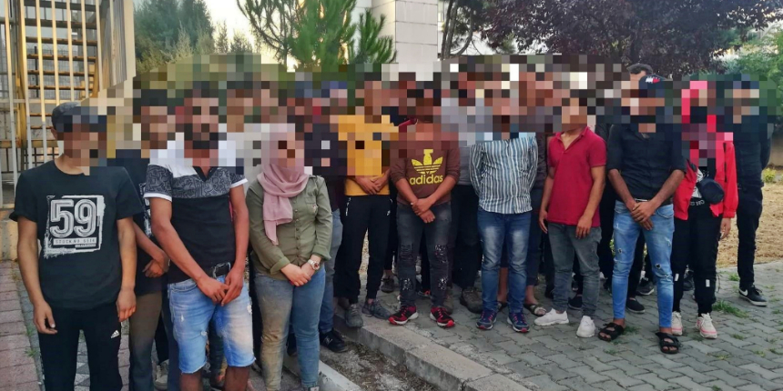TEM'de bir minibüsten 38 kaçak göçmen çıktı!