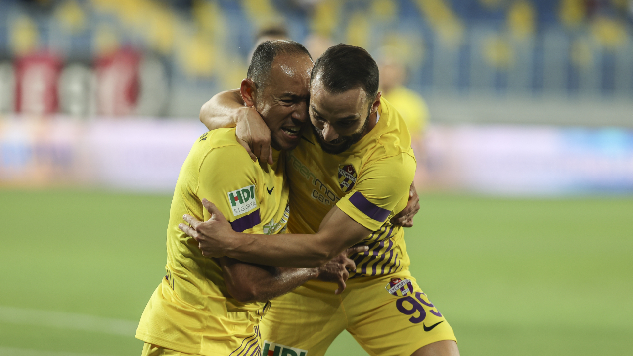 TFF 1. Lig'in açılış maçında Umut Bulut fırtınası... Eyüpspor, Gençlerbirliği deplasmanında 2-4 galip