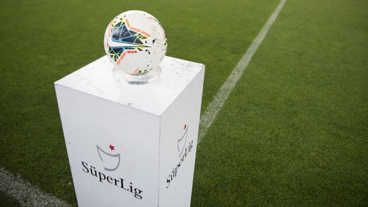 Son şampiyon Süper Lig'de sezonu açacak!
