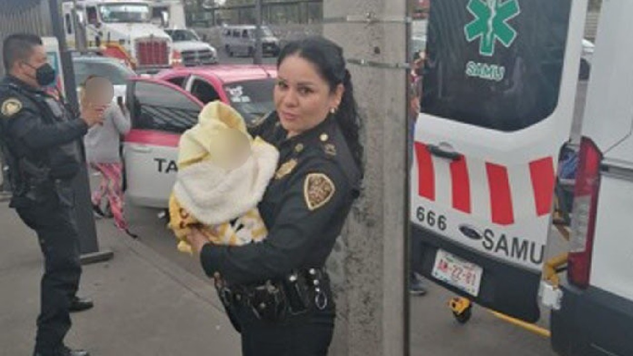 Mexico City’de takside sancısı tutan hamile kadına polis doğum yaptırdı