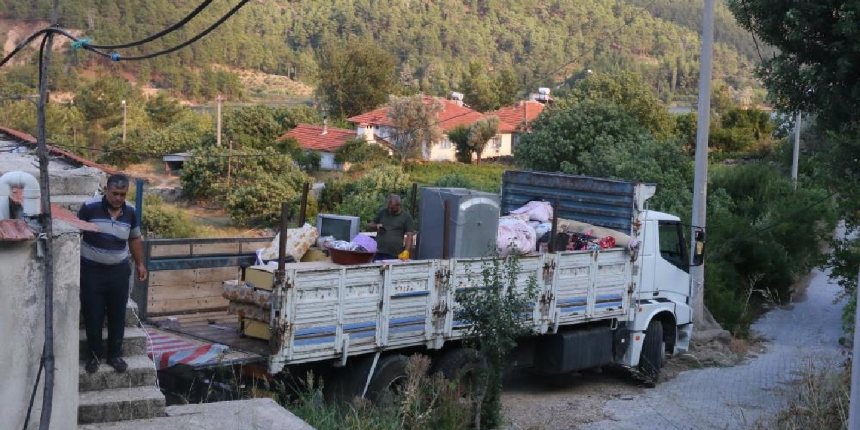 Burdur'da yangın nedeniyle bir mahalle tahliye edildi