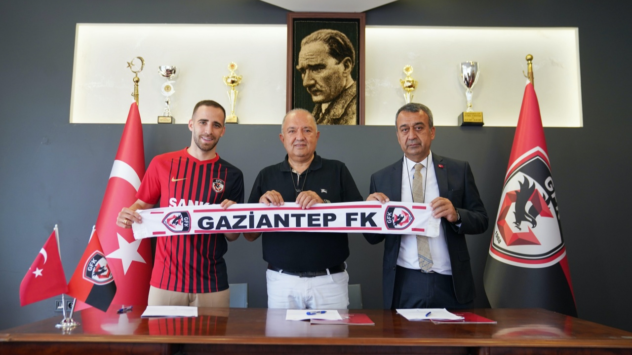 Ankaragücü'nün Yunan sağ beki Stelios Kitsiou, Gaziantep FK'ya transfer oldu