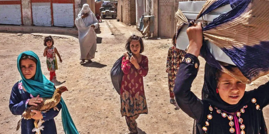 Afganistan'ın Pakistan sınırına paralel bir hat üzerinde 3 şehir düştü