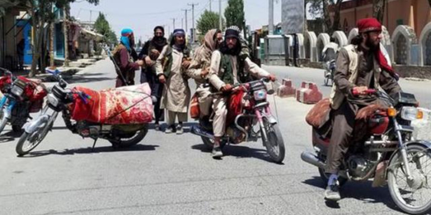 Afganistan'da 28 şehir merkezini ele geçiren Taliban, başkent Kabil'e girdi: Dünya endişeyle izliyor...