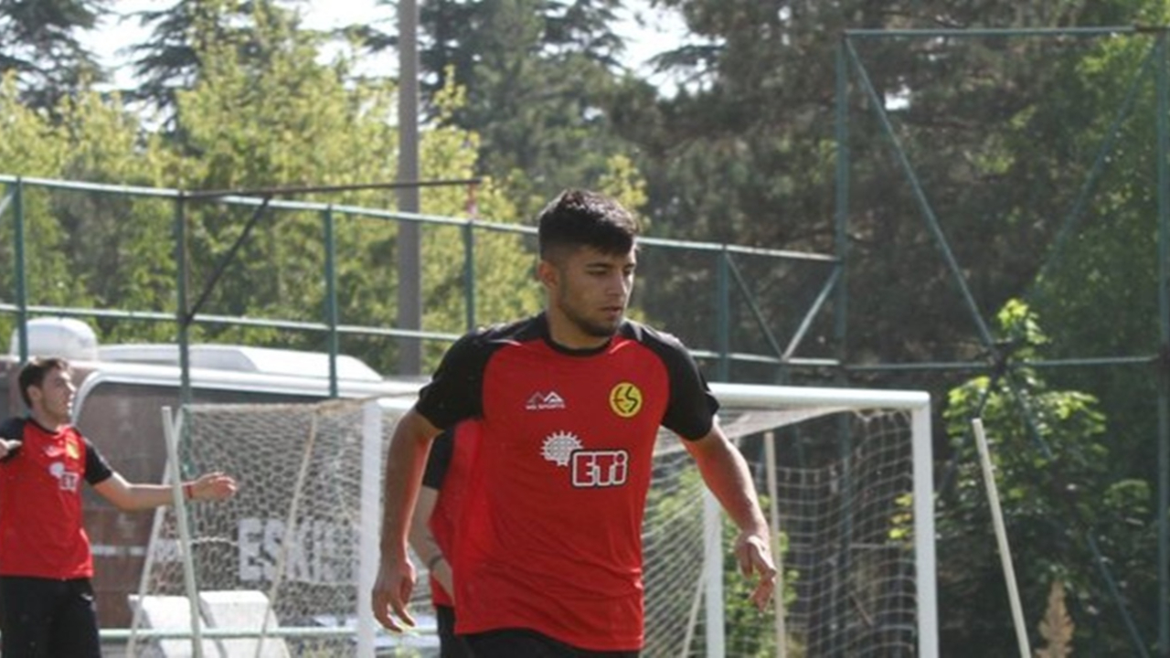 Eskişehirli futbolcu trafik kazasına karıştı, arkadaşı kollarında can verdi