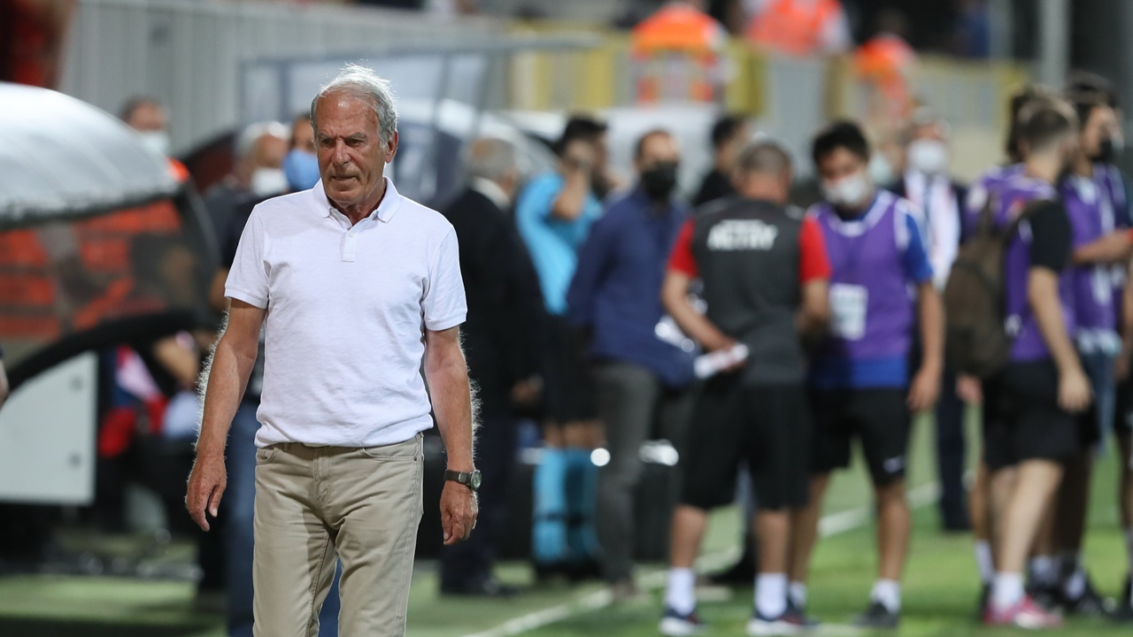 Mustafa Denizli takımından memnun: "Bu futbolu geliştirerek sürdürmek istiyoruz"