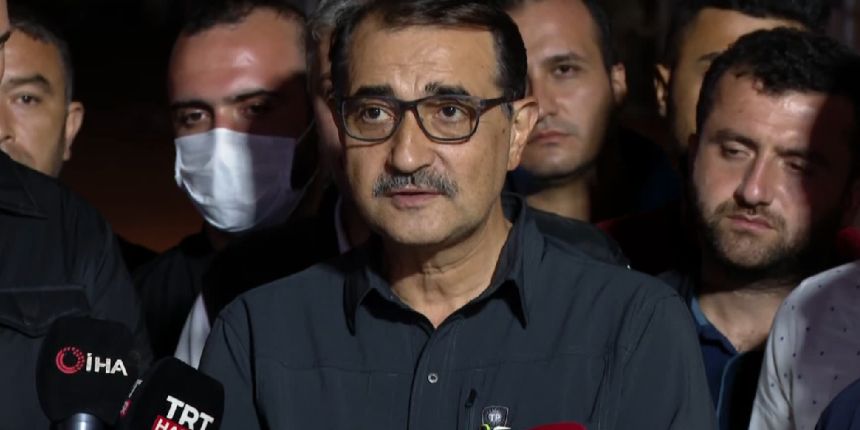 Türkiye tarihinde ilk! Sel bölgesine helikopterle jeneratör taşındı