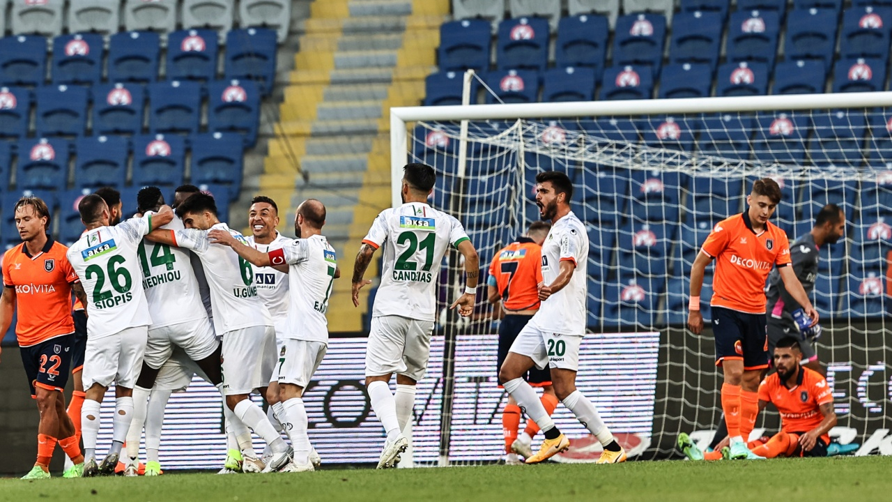 Alanyaspor'dan açılış maçında Başakşehir karşısında tek gollü galibiyet