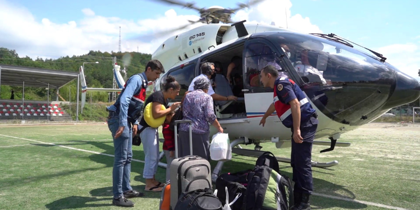 Sinop'ta vatandaşların tahliyesi helikopterlerle sürüyor