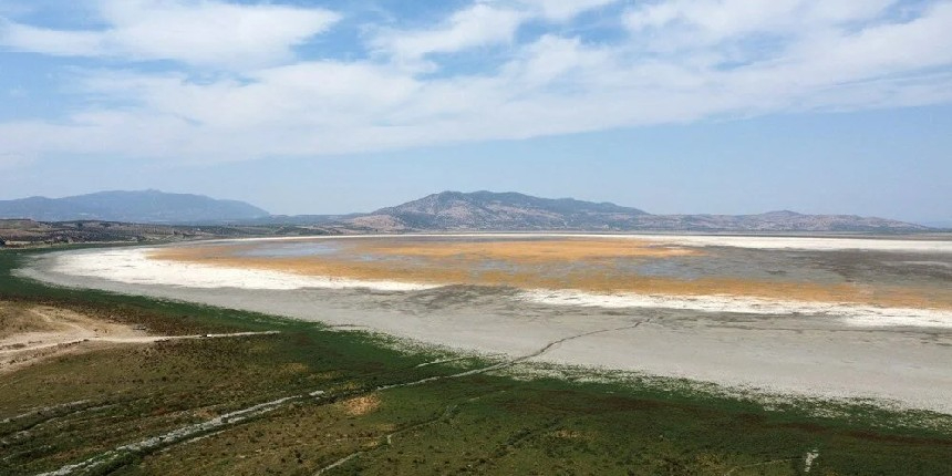 Marmara Gölü kuruyor: 10 santimetre su kaldı