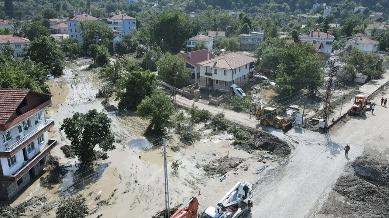 Sel felaketinde can kaybı 71'e yükseldi