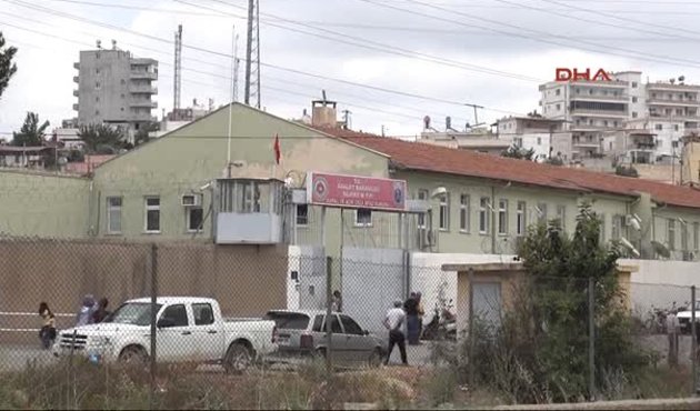7 asker ile 3 gardiyan kavga etti! Yaralılar var...
