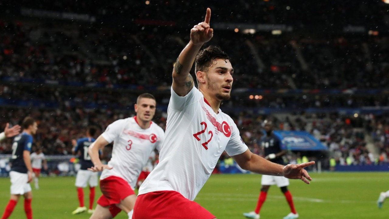 Savunmaya takviye yapmak isteyen Beşiktaş'ta gündem milli oyuncu Kaan Ayhan