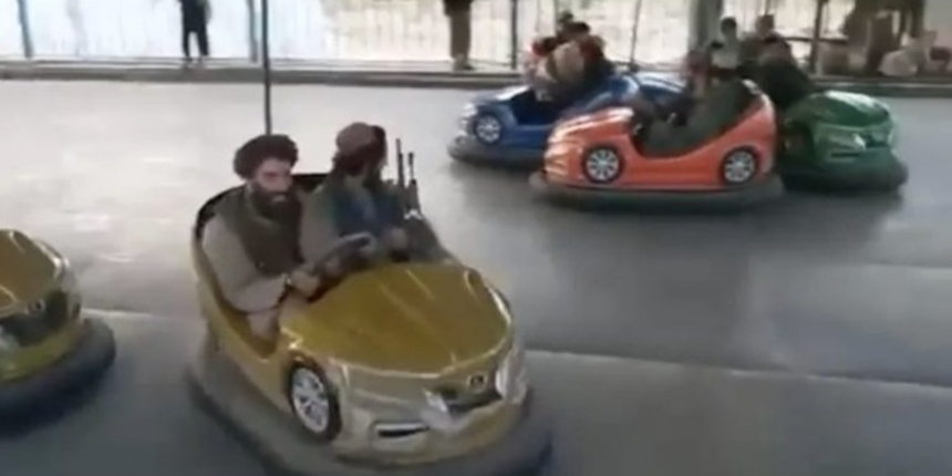 Kabil'e giren Taliban militanlarının ilk durağı lunapark oldu!