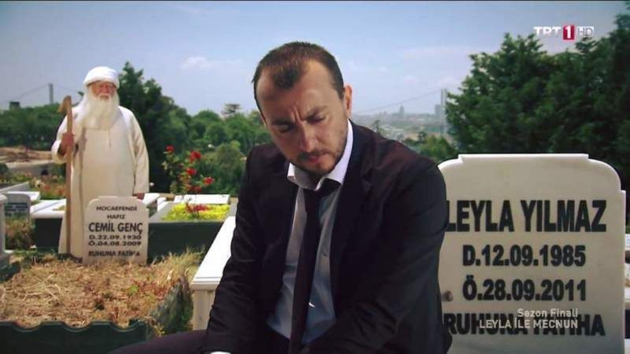 Leyla İle Mecnun Dizisinde Dikkat Çeken Ayrıntı! Seyirciyi Çok Duygulandırdı! İşte Vefa Anı