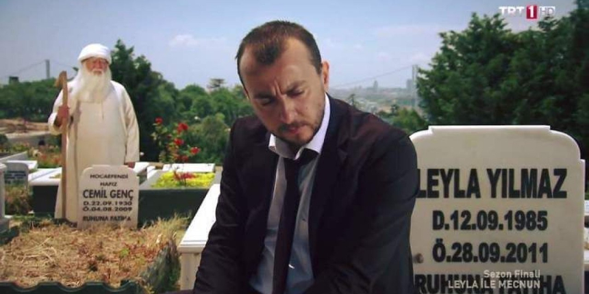 Leyla İle Mecnun Dizisinde Dikkat Çeken Ayrıntı! Seyirciyi Çok Duygulandırdı! İşte Vefa Anı