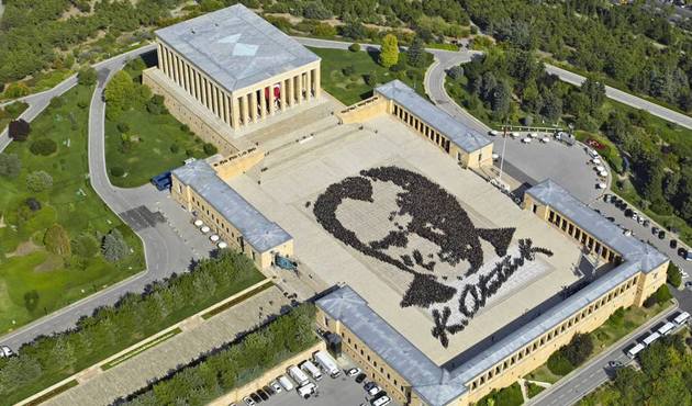 Yeni Akit Haber Müdürü'nden provokatif 'Anıtkabir' paylaşımı