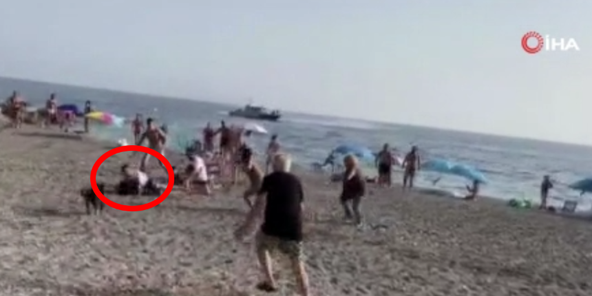 Uyuşturucu kaçakçısı tekneyle sahile çıktı! Plajdakiler tarafından yakalandı