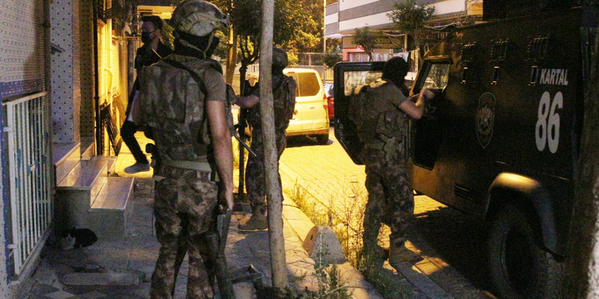 İstanbul'da 22 adrese şafak baskını! Çok sayıda gözaltı var...