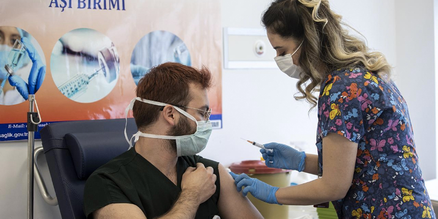Türkiye'de 18 milyon kişi aşı olmadı: Eşi izin vermediği için aşı olmayan var!
