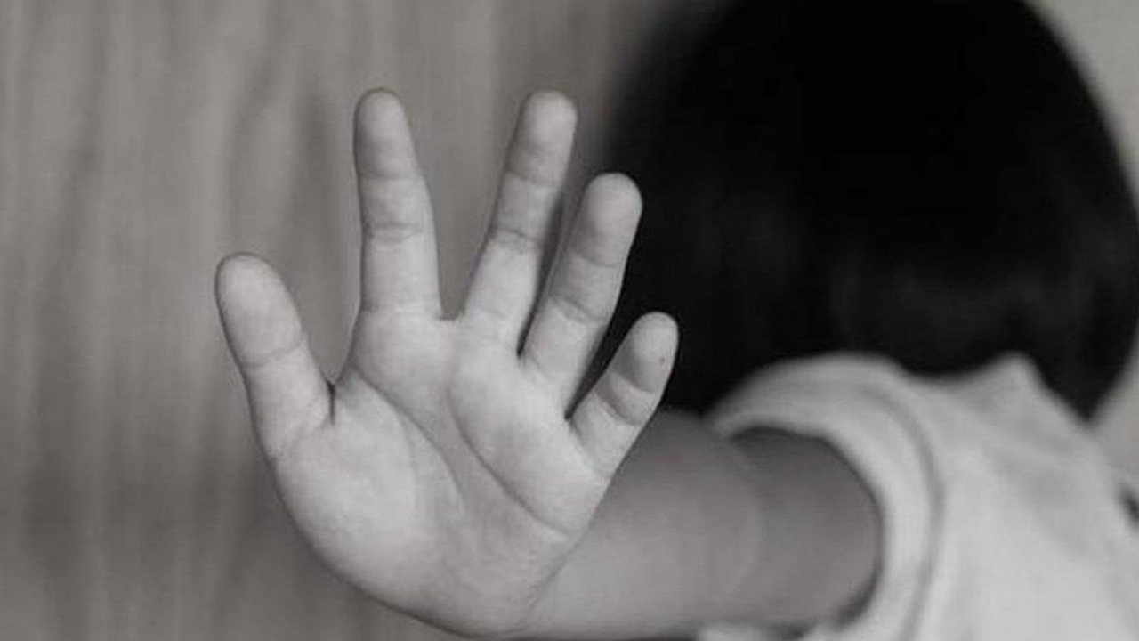 5 çocuk babası müzisyenden 14 yaşındaki kuzenine mide bulandıran tuzak: Elbiselerini çıkar!