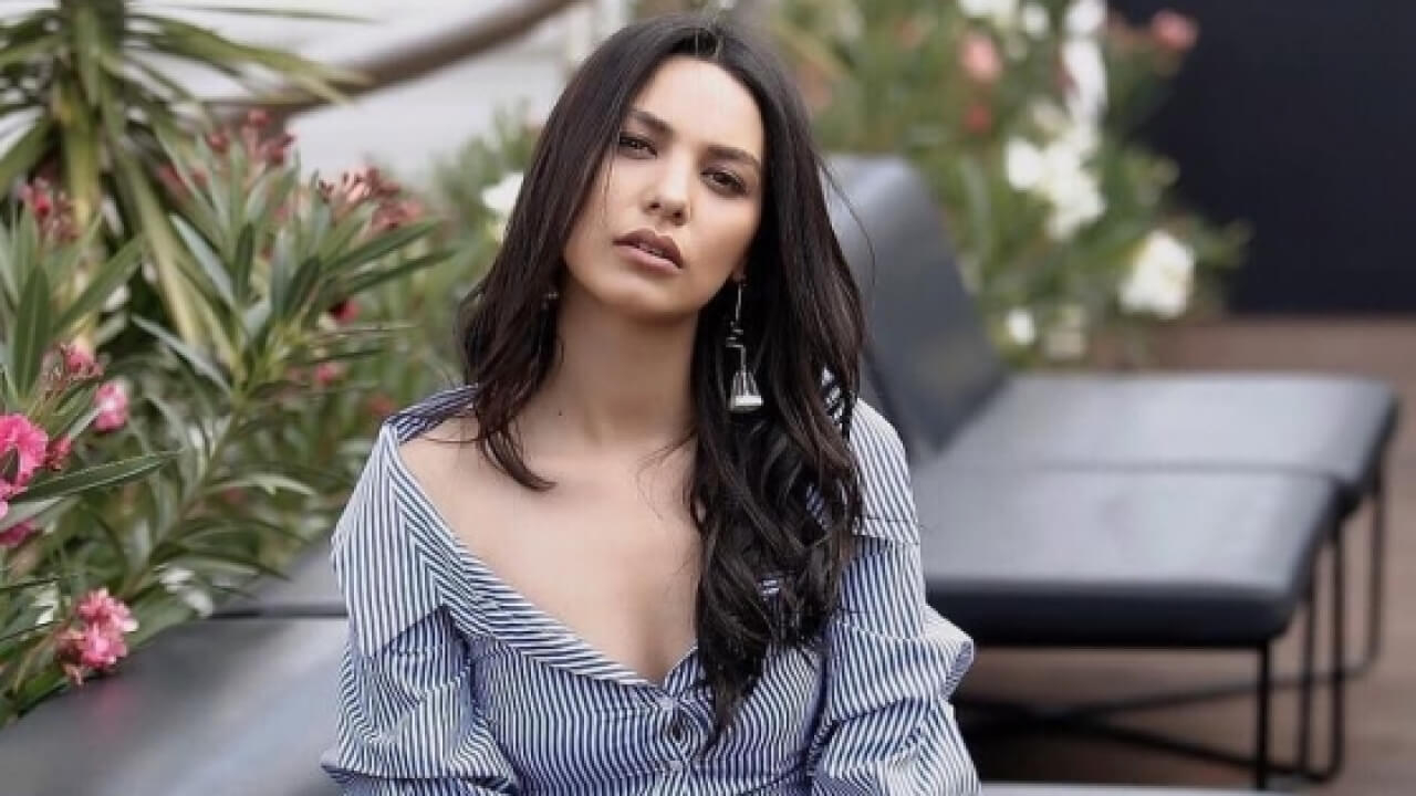 Hazal Filiz Küçükköse Bomba Gibi Geliyor! Hayranları Bu Habere Çok Sevinecek! İşte Son Gelişmeler