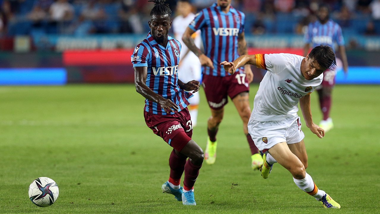 Trabzonspor evinde AS Roma'ya mağlup... Kaleyi tutan iki şutları da gol oldu!