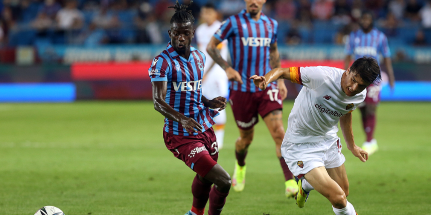 Trabzonspor evinde AS Roma'ya mağlup... Kaleyi tutan iki şutları da gol oldu!