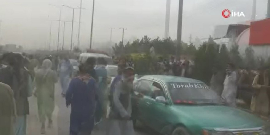 Kabil Havalimanı’na girmek isteyenlere ses bombalı müdahale!