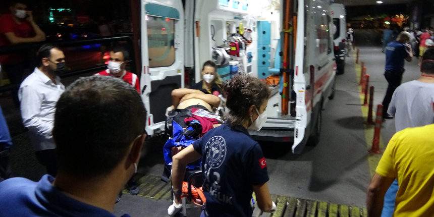 "Kız gibi oynamayın" diyerek polis memurunu vurdular: 5 yaşındaki çocuk şans eseri yara almadı