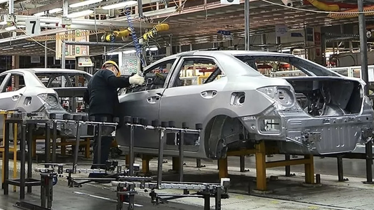 Otomotiv sektöründeki çip krizi sürüyor: Dev firma üretime ara verdi