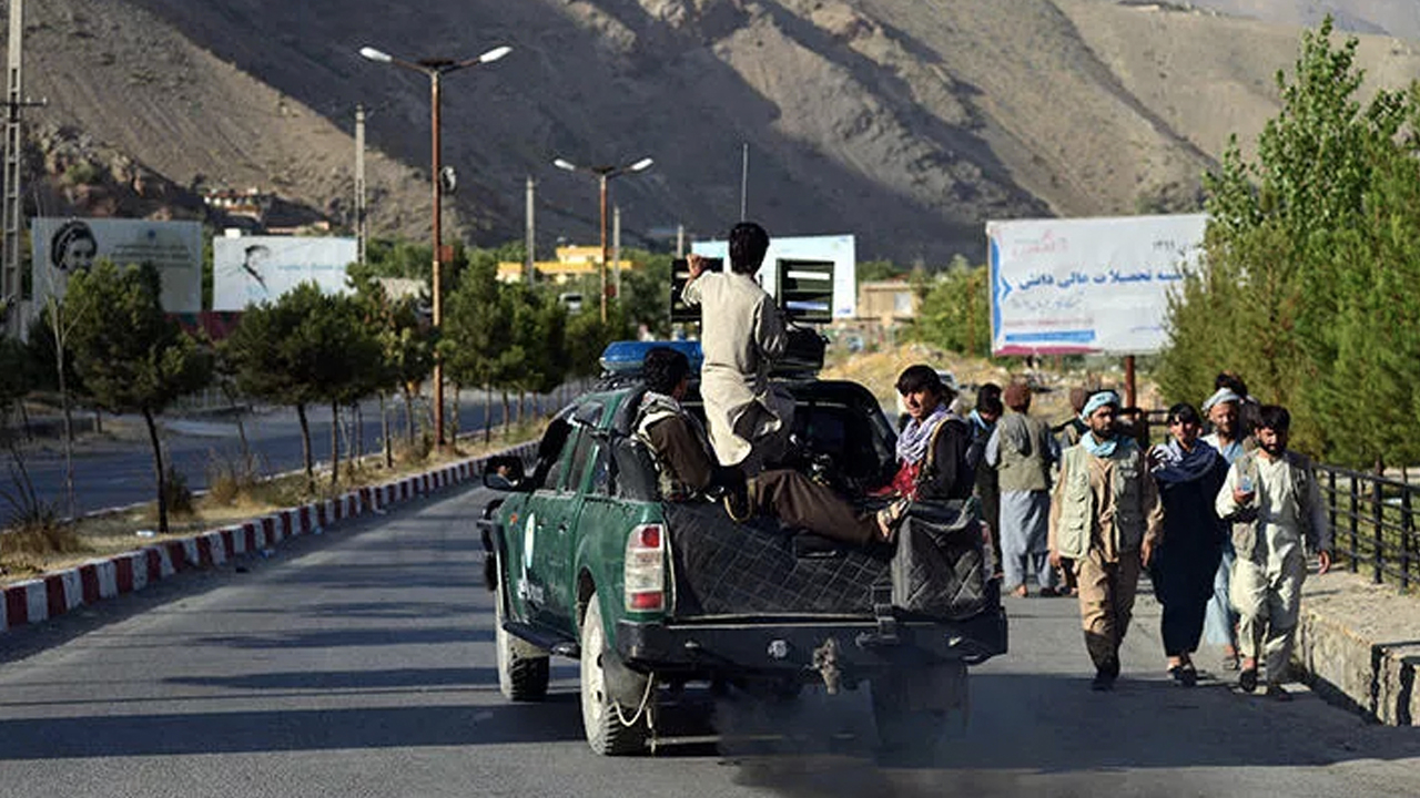 Taliban'ın Kabil'de girmesi sonrası Afganistan'dan kaçış sürerken direniş hareketi toparlanıyor