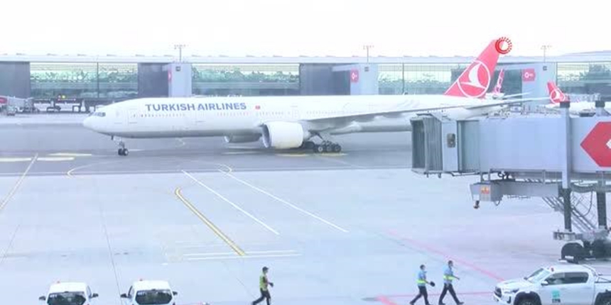Afganistan’dan 273 kişi daha tahliye uçağıyla yurda getirildi