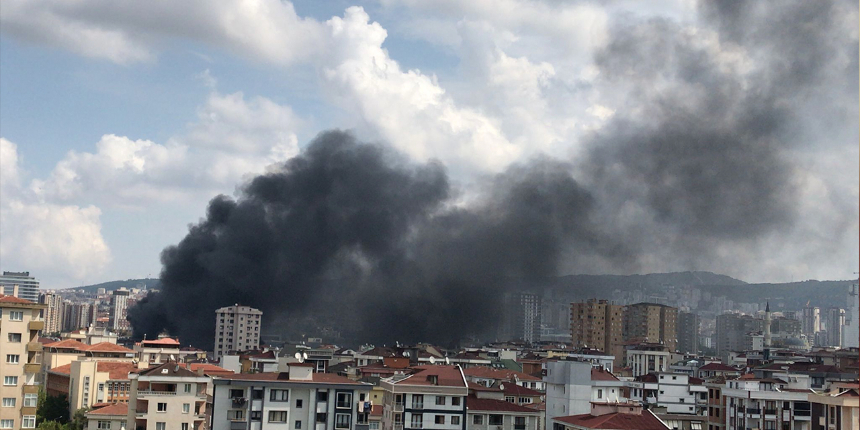İstanbul'da korkutan yangın: Restoran ale alev yandı