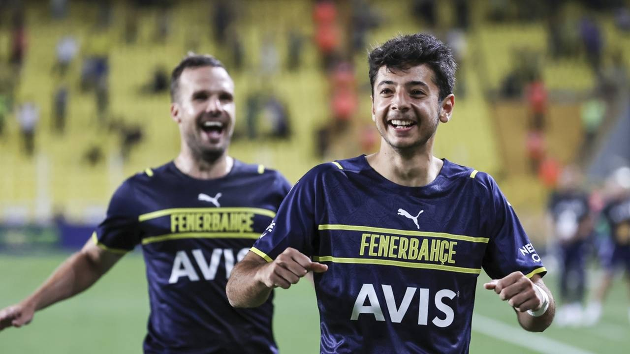 Muhammed Gümüşkaya öpecek arma bulamadı! Fenerbahçe'nin alternatif formalarına tepki!