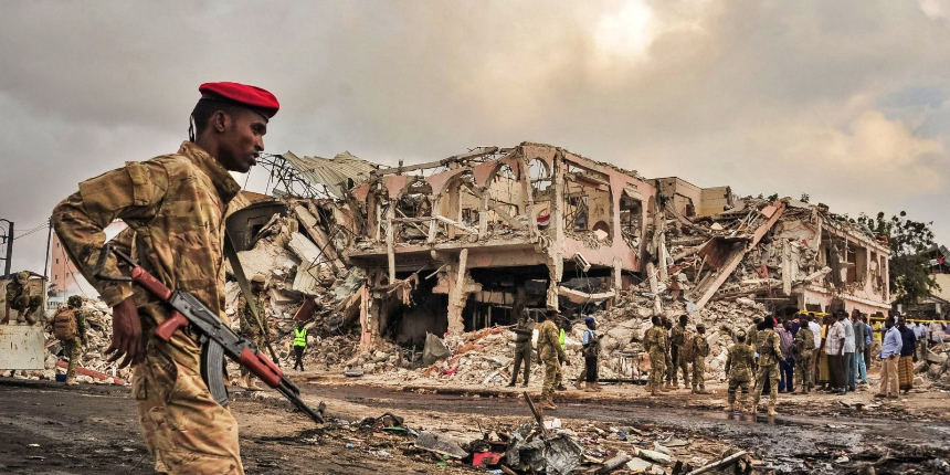 Mogadişu'da istihbarat karargahına yakın yerde intihar saldırısı!