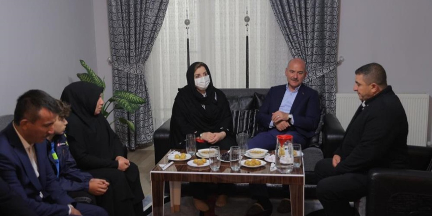 Bakan Soylu'dan Altındağ'da hayatını kaybeden Emirhan Yalçın'ın ailesine ziyaret